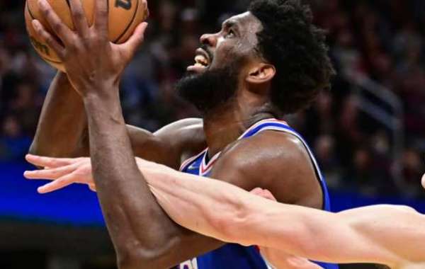 Harden ne joue pas, Embiid montre sa dominatio